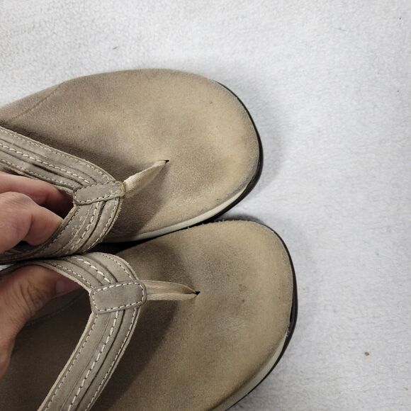 Clarks Sandals Womens Size 8.5 Tan Leather Flip Flop Shoes Pool Beach Summer - Picture 10 of 13